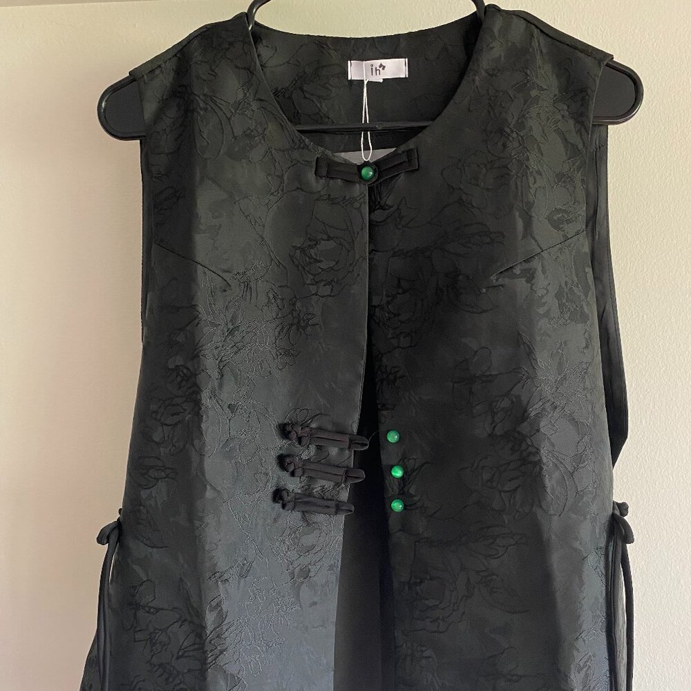 Sleeveless brocade black vest with frog closures